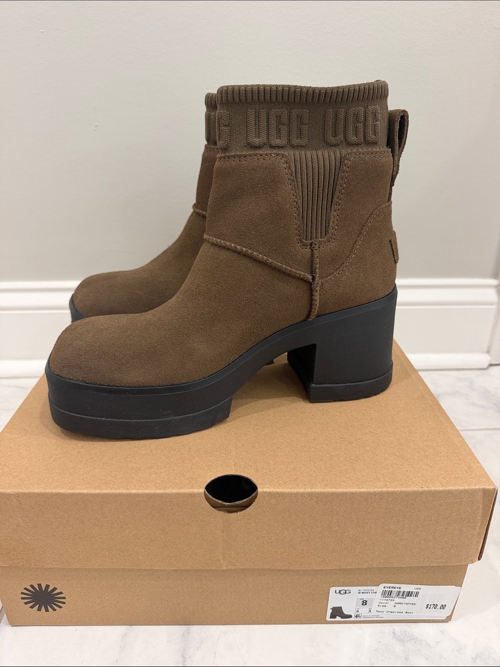 UGG Moxy Chelsea Boots Dark Toffee Suede Platform Size 8
